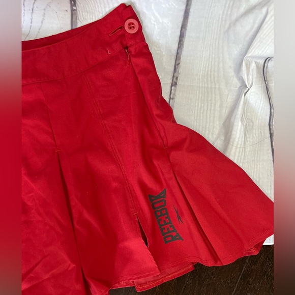 Beautiful Reebok Red pleated tennis skirt with side zipper. - Picture 11 of 12